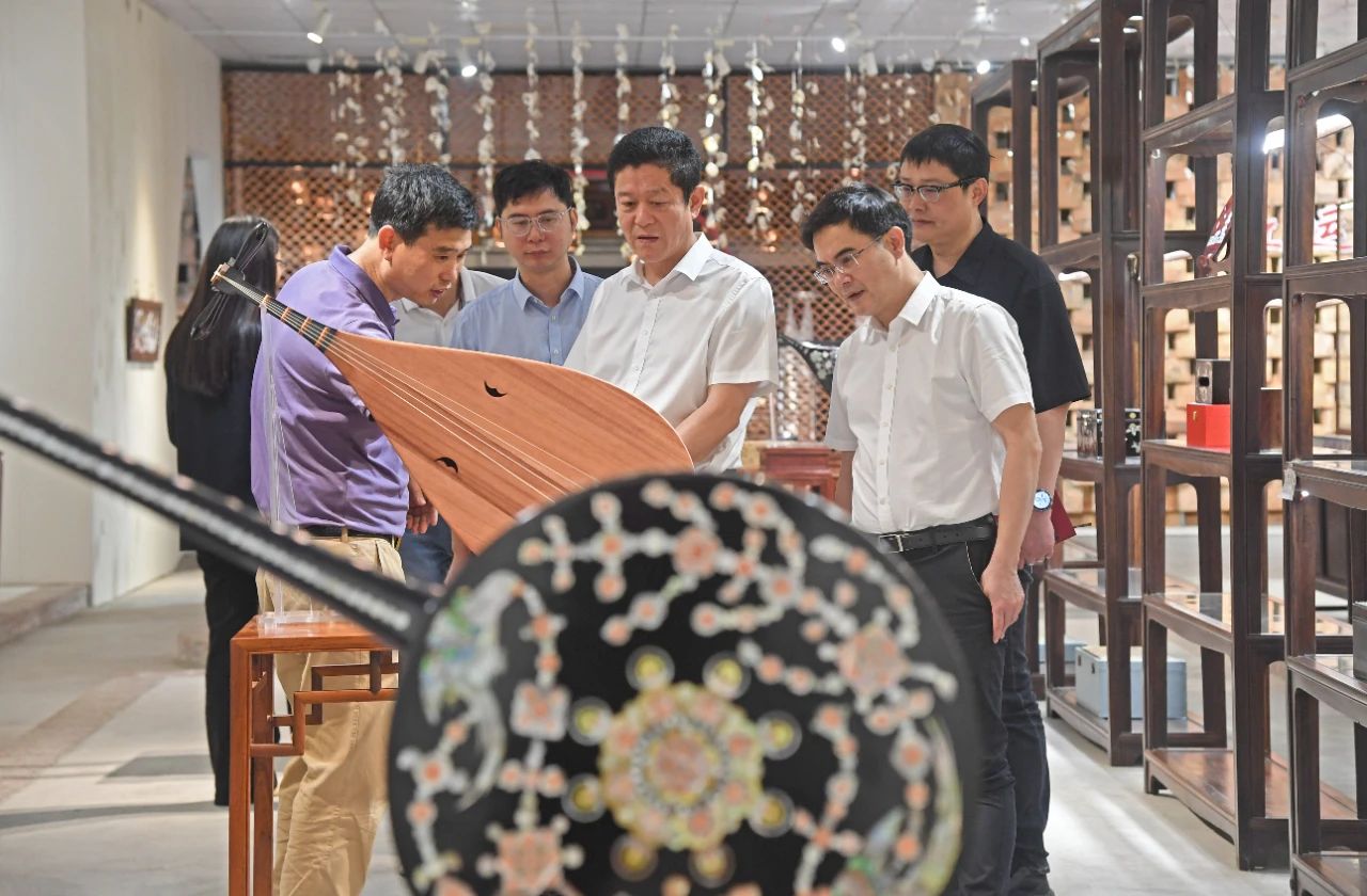 泉港区委主要领导带队调研泉港文化产业发展情况